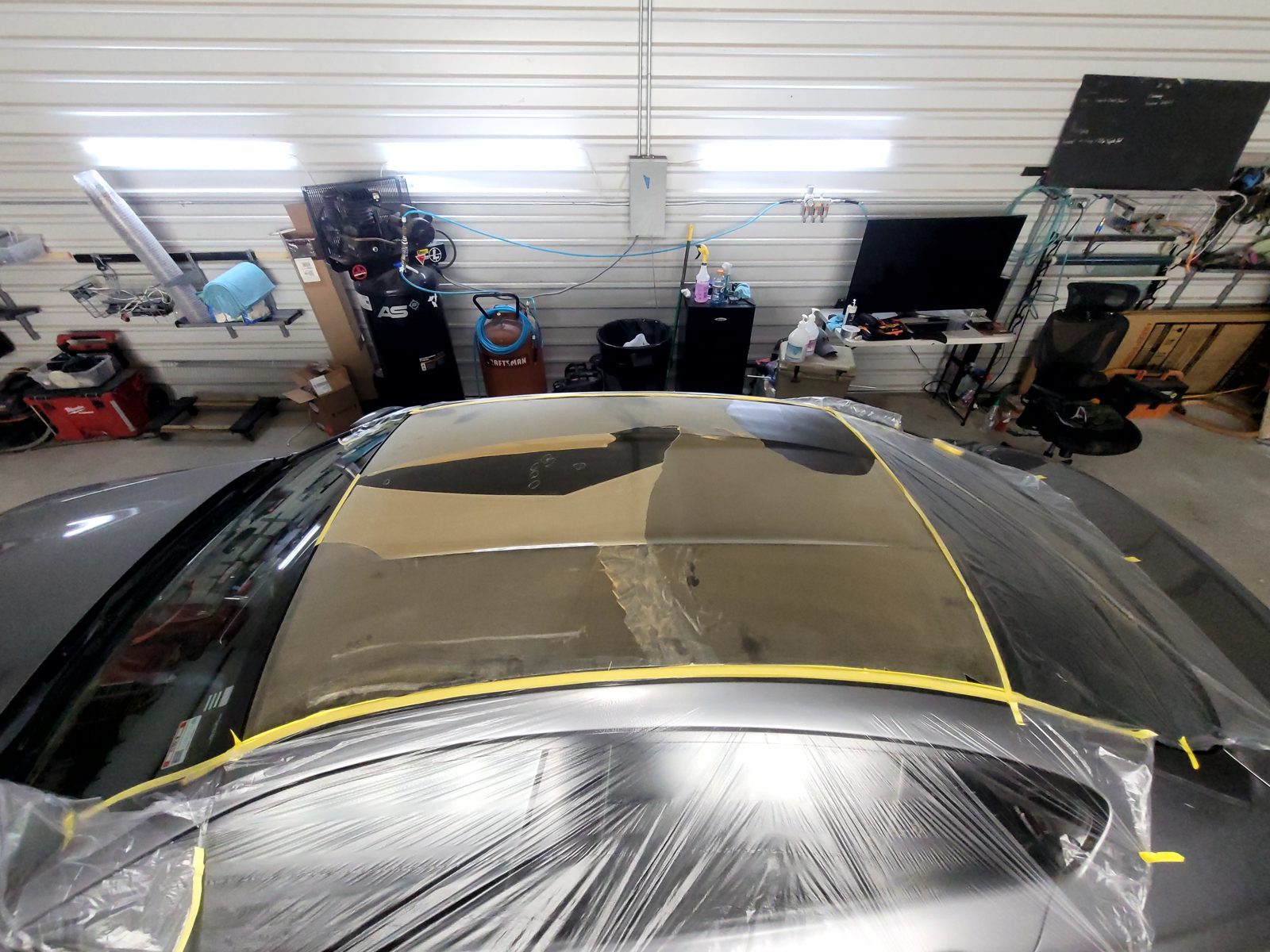 BMW M6 carbon fiber roof with delaminated, peeling clear coat before repair